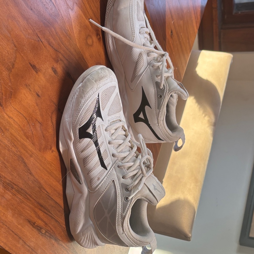 Mizuno White and Black Sports Sneakers